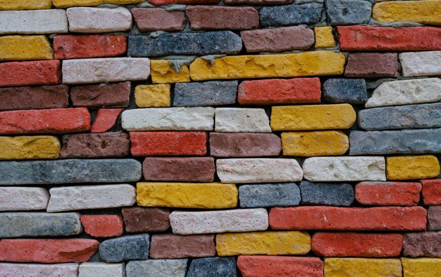 Wondering what paint to use on brick? Discover the best types for durability, breathability, and aesthetics—essential tips before painting brick