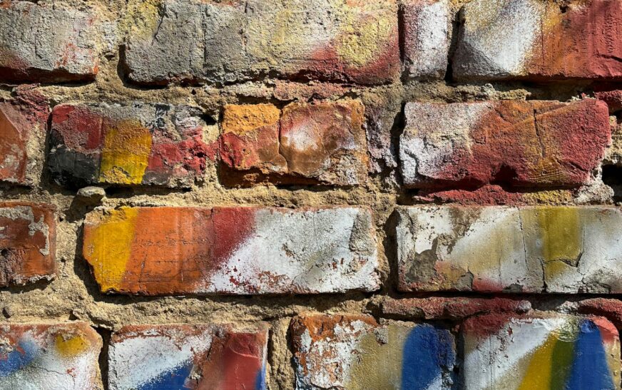 Is painting brick bad? Explore the risks, benefits, and long-term effects of painting brick to make an informed decision about your home’s appearance and health.