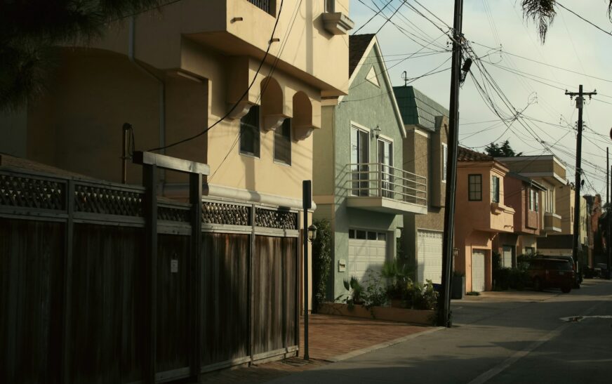 What Color Should I Paint My Brick House? A Guide to Making the Right Choice