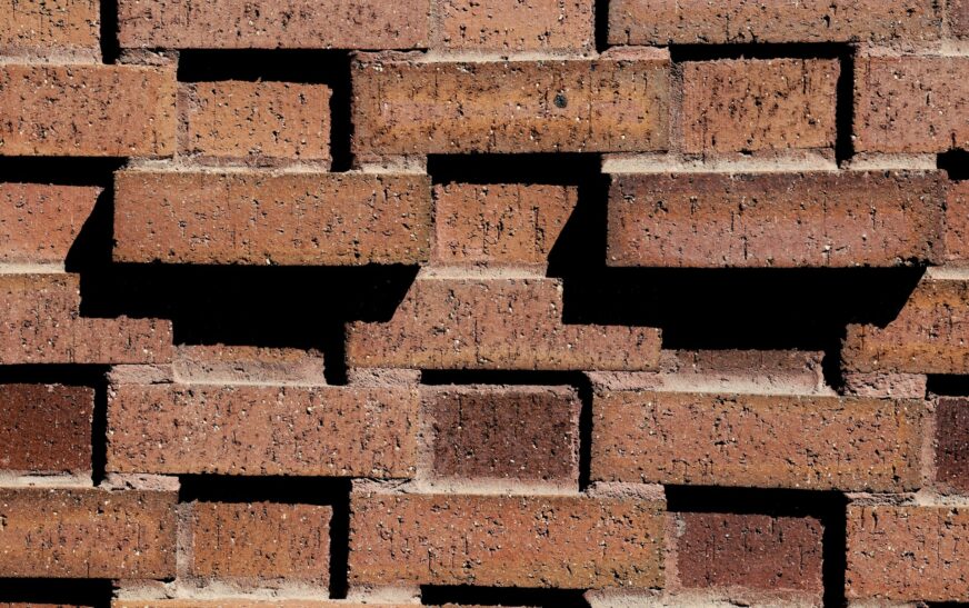 How Much Does It Cost to Tuckpoint 30 Bricks?