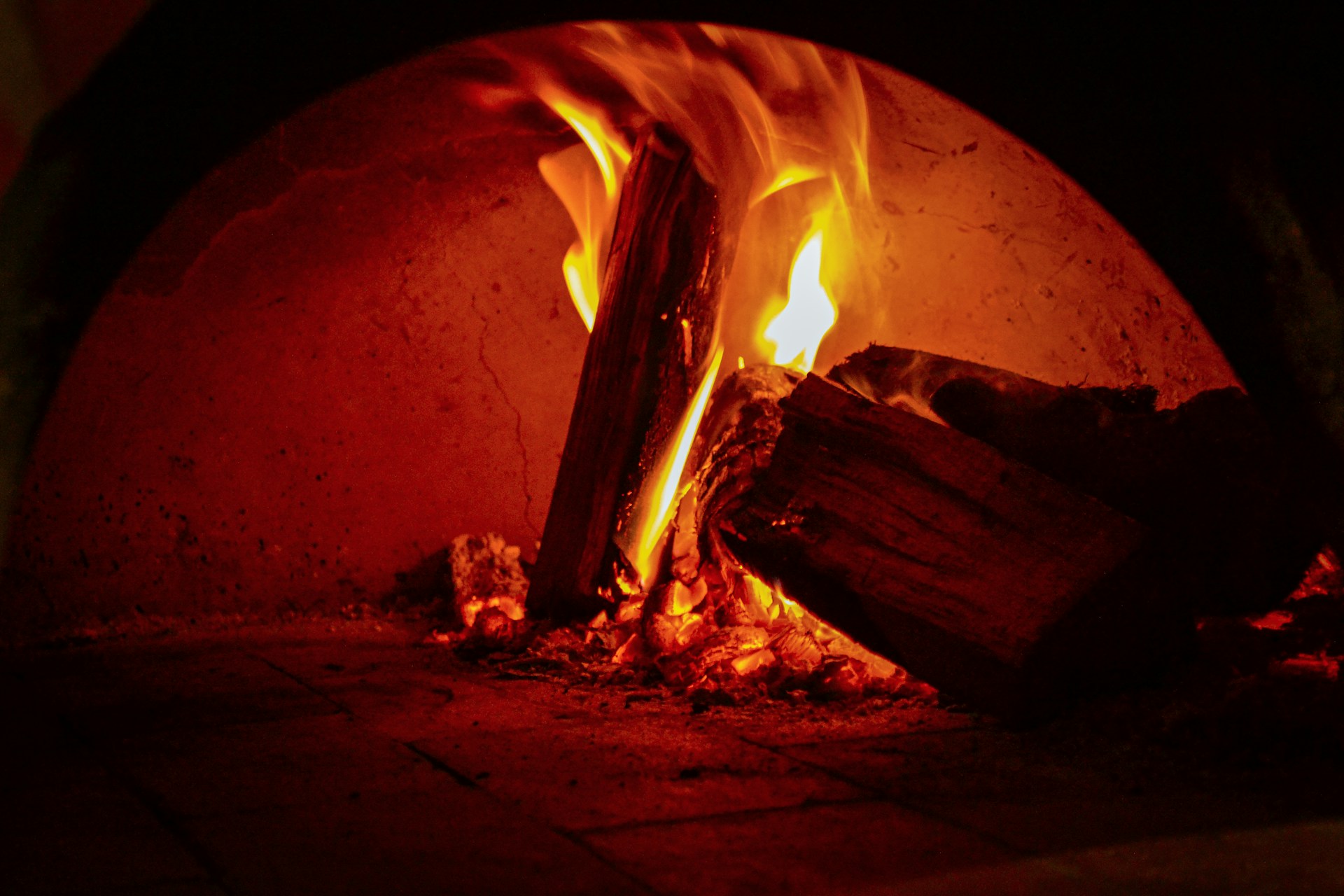 Brick Oven Pizza vs Wood Fired Pizza: What’s the Difference?